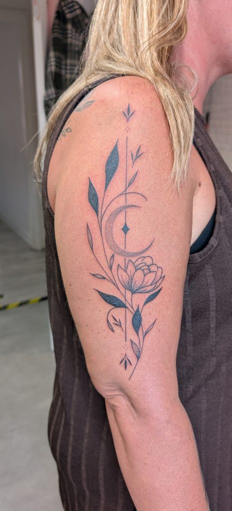 PXL_20250901_164908715.MP Fine line floral bicep tattoo by Leanne at Kimmer Ink Tattoo Studio in Eastleigh, Hampshire.